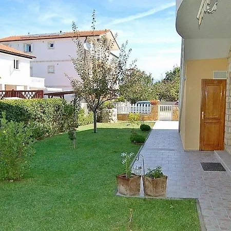 In With Terrace, Air Conditioning, Wifi, Washing Machine Apartmán