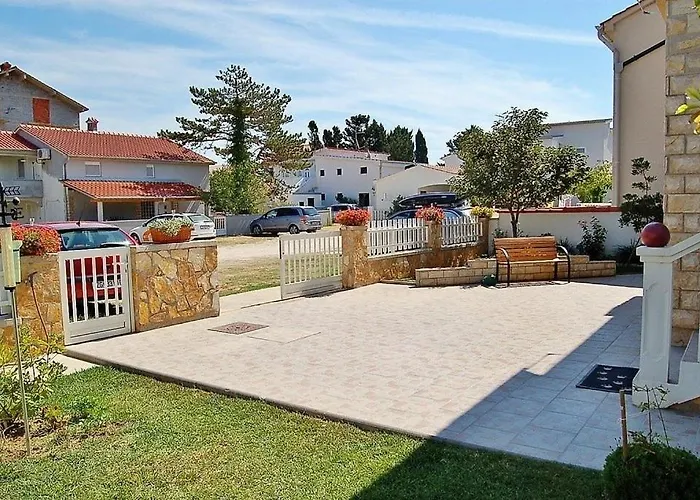Apartman In With Terrace, Air Conditioning, Wifi, Washing Machine Privlaka