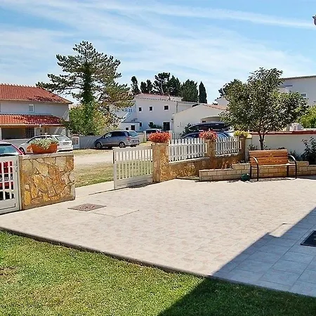 Appartement In With Terrace, Air Conditioning, Wifi, Washing Machine Privlaka (Zadar)