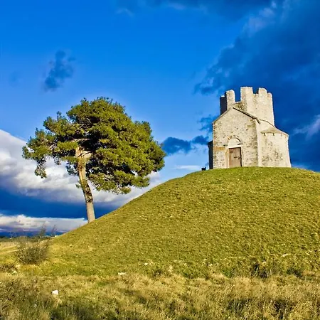 Appartement In With Terrace, Air Conditioning, Wifi, Washing Machine