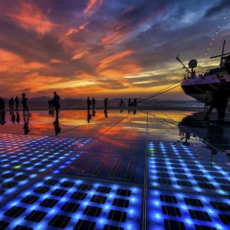 Appartement In With Terrace, Air Conditioning, Wifi, Washing Machine