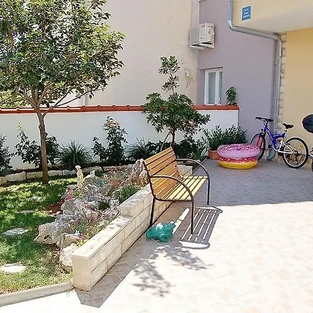 In With Terrace, Air Conditioning, Wifi, Washing Machine