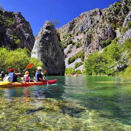 In With Terrace, Air Conditioning, Wifi, Washing Machine